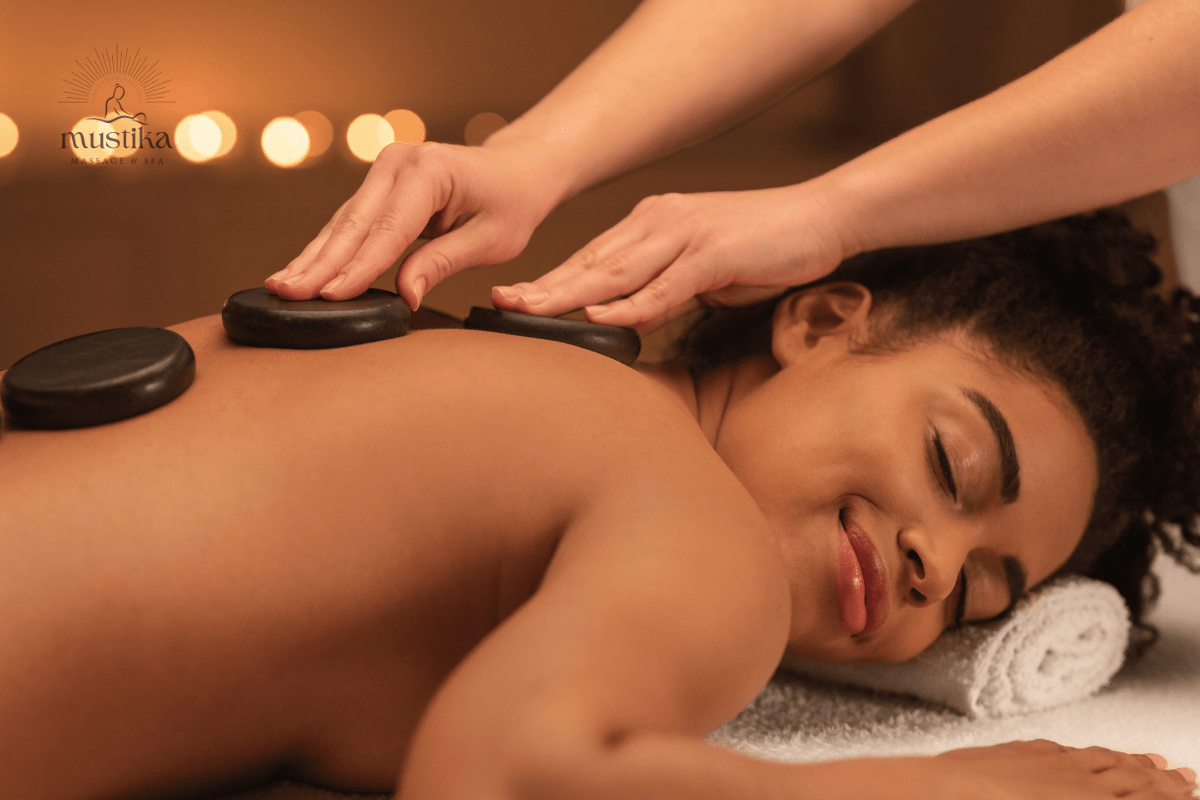 Pijat Hot Stone, Relaksasi Mendalam dengan Terapi Batu Panas